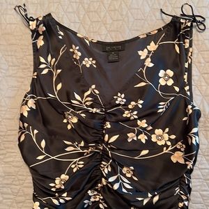 100% The Limited Silk sleeveless top fits like Sz Small